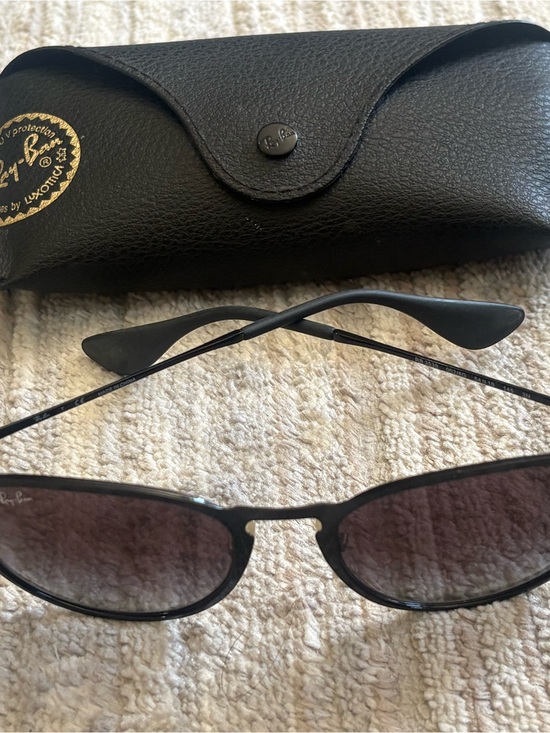 Ray-Ban Black Sunglasses with Black Case